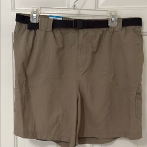 Women’s Columbia Sandy River II Cargo Short with Belt in Khaki Size Large.